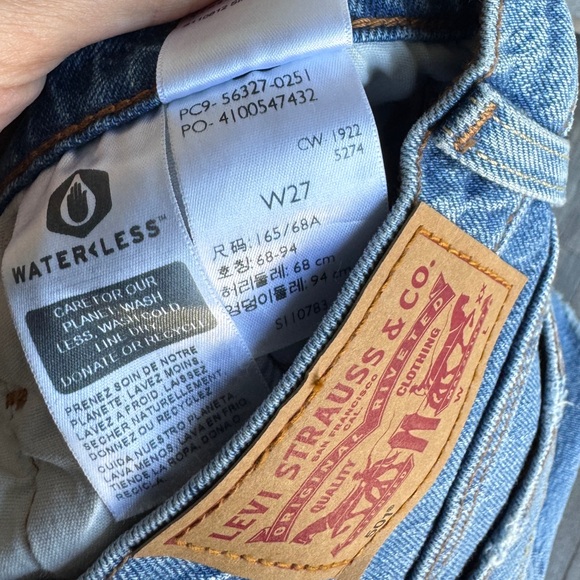 Levi’s high waisted jean shorts 27 - Picture 3 of 3